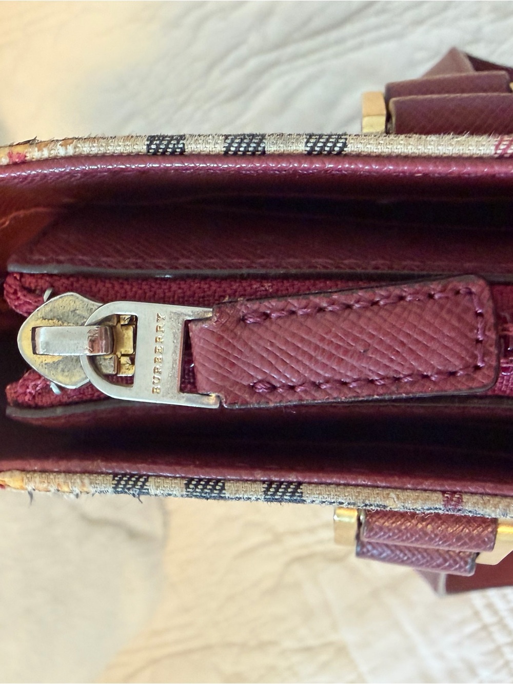 Burberry House Check Tote Bag in Beige/Black/Burgundy with COA and Auth Dusty - Picture 13 of 15